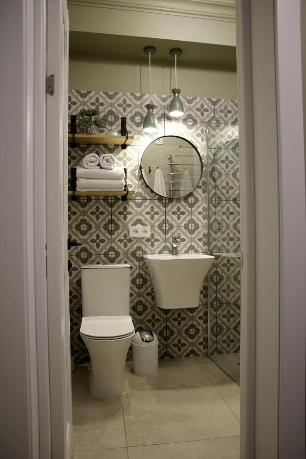 Historical Old Apartment: Spacious Balcony Retreat Apartment Kamianets-Podilskyi
