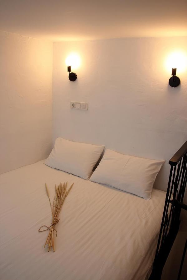 Apartment Historical Old Apartment: Spacious Balcony Retreat Kamianets-Podilskyi