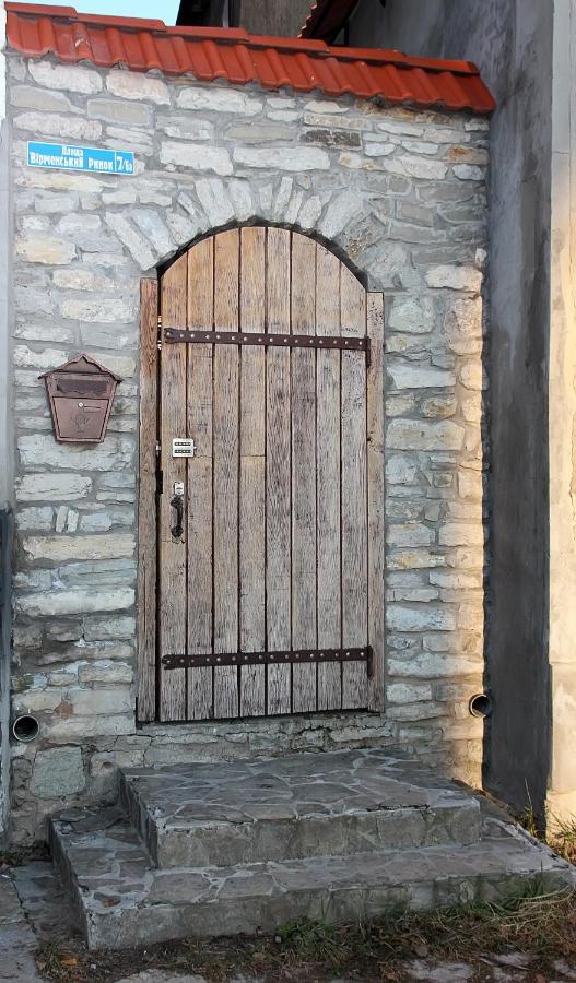 Apartment Historical Old Apartment: Spacious Balcony Retreat Kamianets-Podilskyi